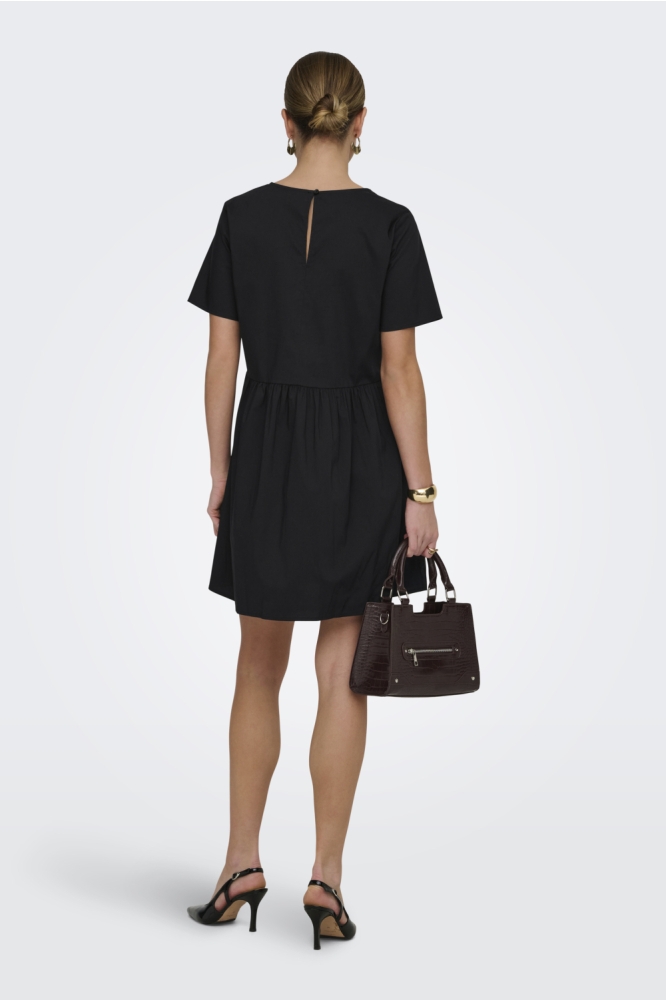 Jacqueline de Yong zwarte dames jurk | Model achteraanzicht