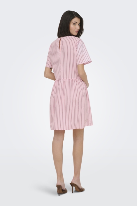 Jacqueline de Yong roze dames jurk | Model achteraanzicht