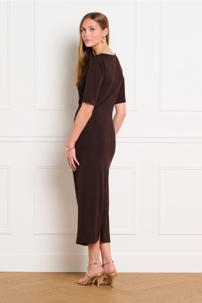 LolaLiza bruine dames jurk | Model achteraanzicht