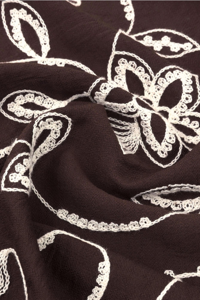 Ydence bruine dames jurk | Close up