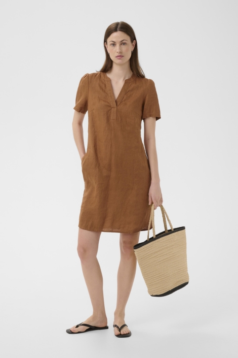 Part Two cognac dames jurk | Model vooraanzicht