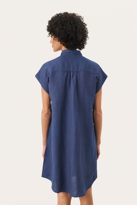 Part Two blauwe dames jurk | Model achteraanzicht