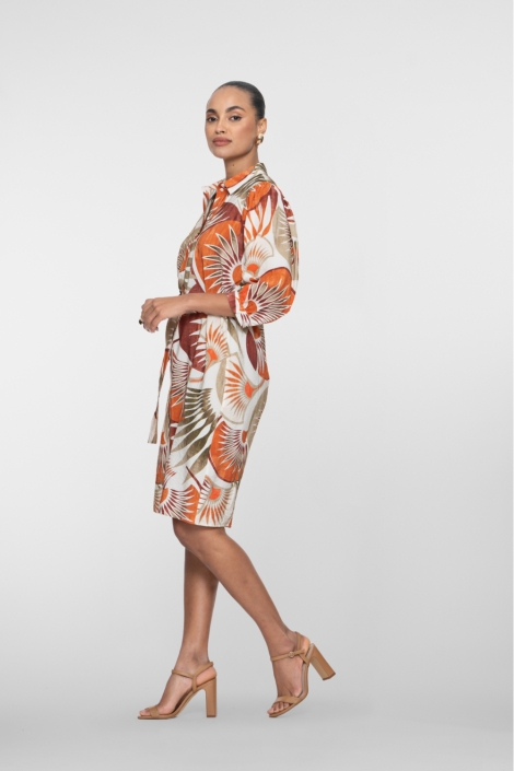 Geisha beige dames jurk | Model zijaanzicht