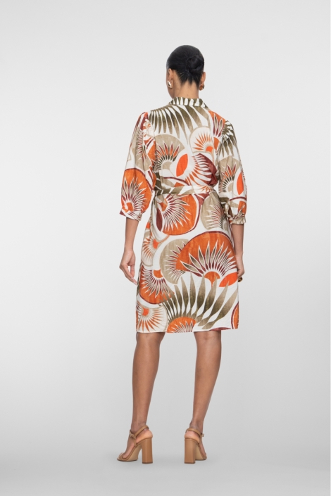 Geisha beige dames jurk | Model achteraanzicht