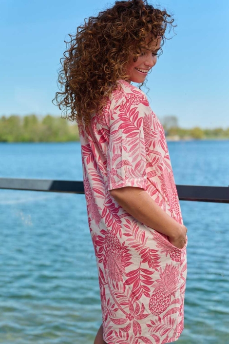 FOS Amsterdam roze dames jurk | Model achteraanzicht