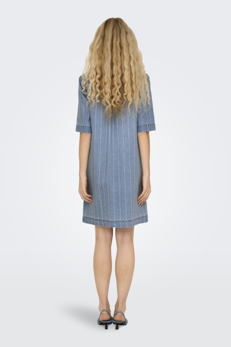 Only blauwe dames jurk | Model achteraanzicht