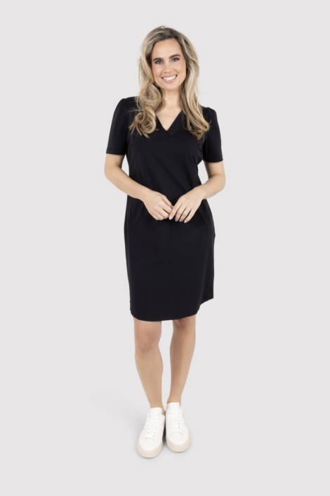 Zoso zwarte dames jurk | Model vooraanzicht