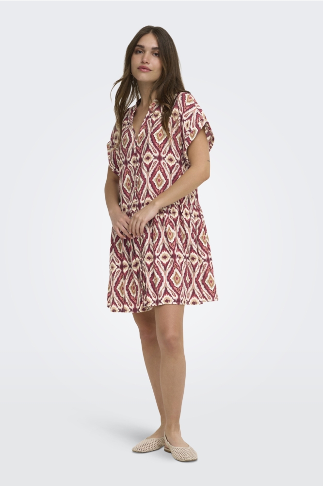 Only rode dames jurk | Model vooraanzicht