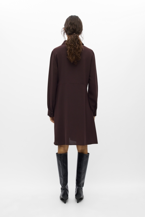 Object bordeaux dames jurk | Model achteraanzicht
