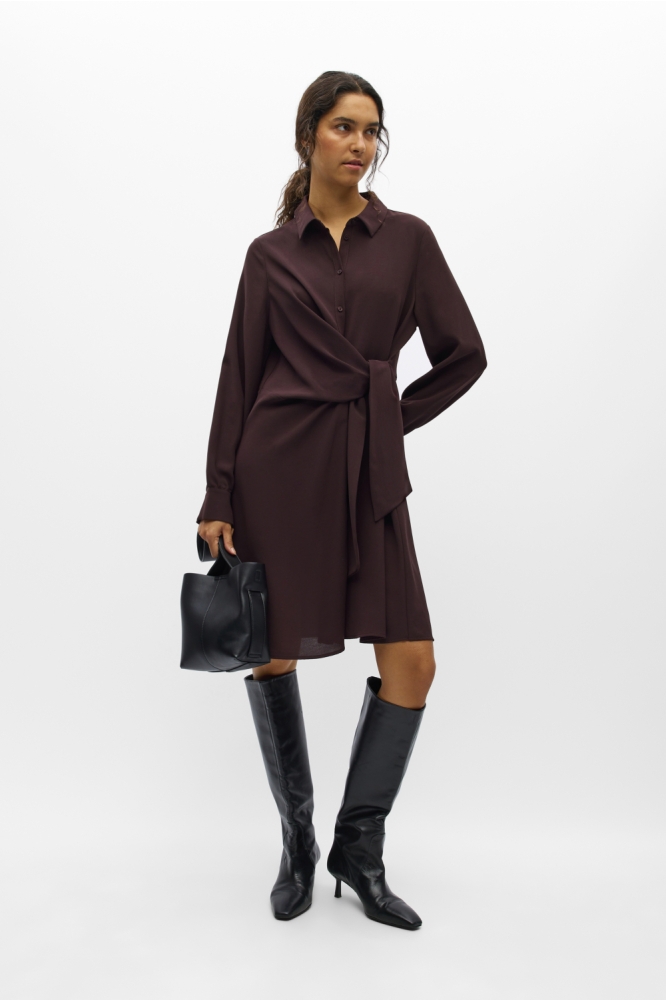 Object bordeaux dames jurk | Model vooraanzicht
