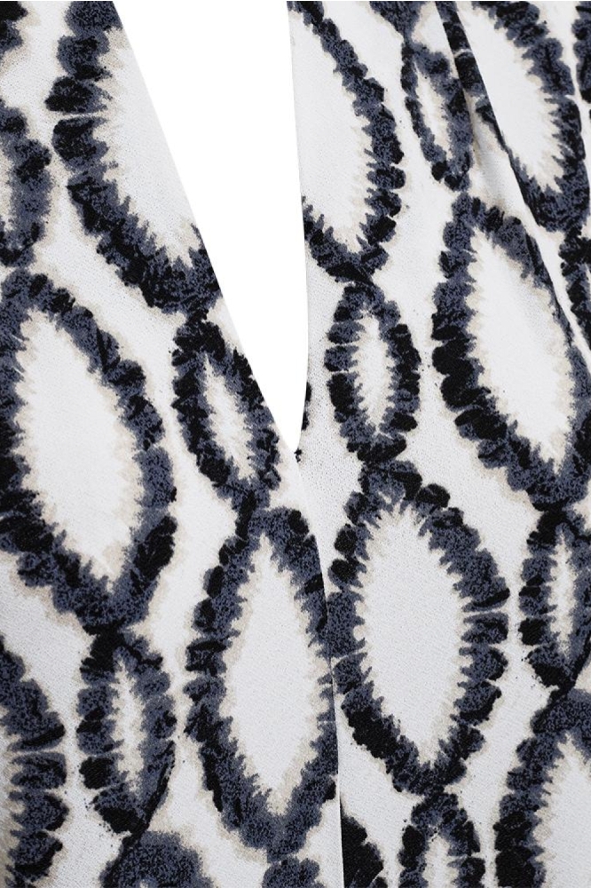 Freequent witte dames jurk | Close up
