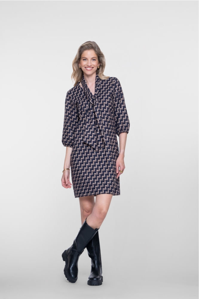 Geisha blauwe dames jurk | Model vooraanzicht