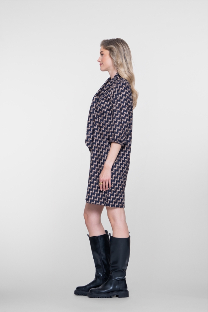 Geisha blauwe dames jurk | Model zijaanzicht