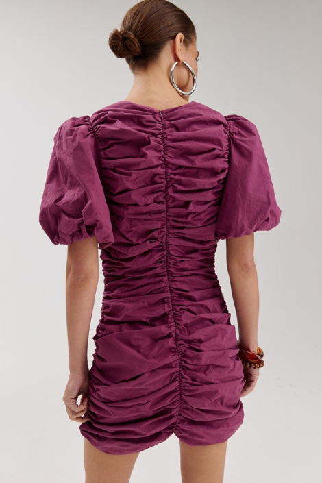 Harper & Yve paarse dames jurk | Model achteraanzicht