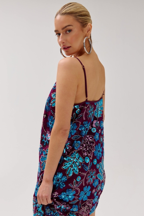 Harper & Yve paarse dames jurk | Model achteraanzicht