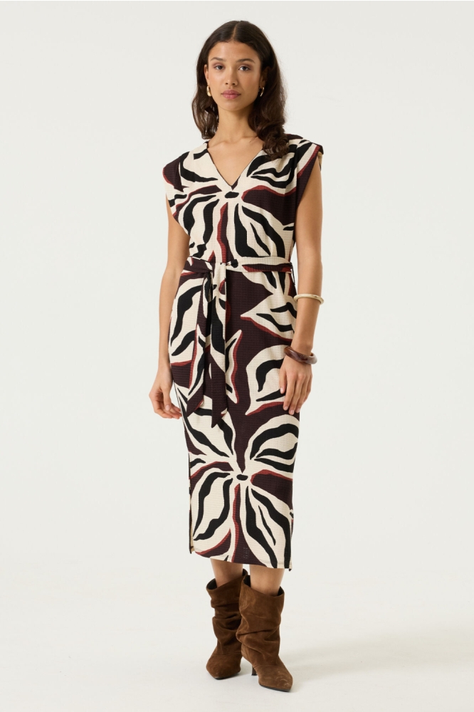 Garcia bruine dames jurk | Model vooraanzicht