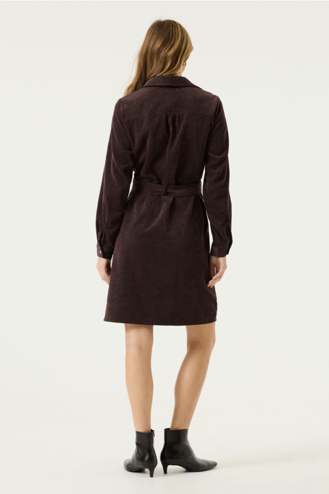 Garcia bruine dames jurk | Model achteraanzicht