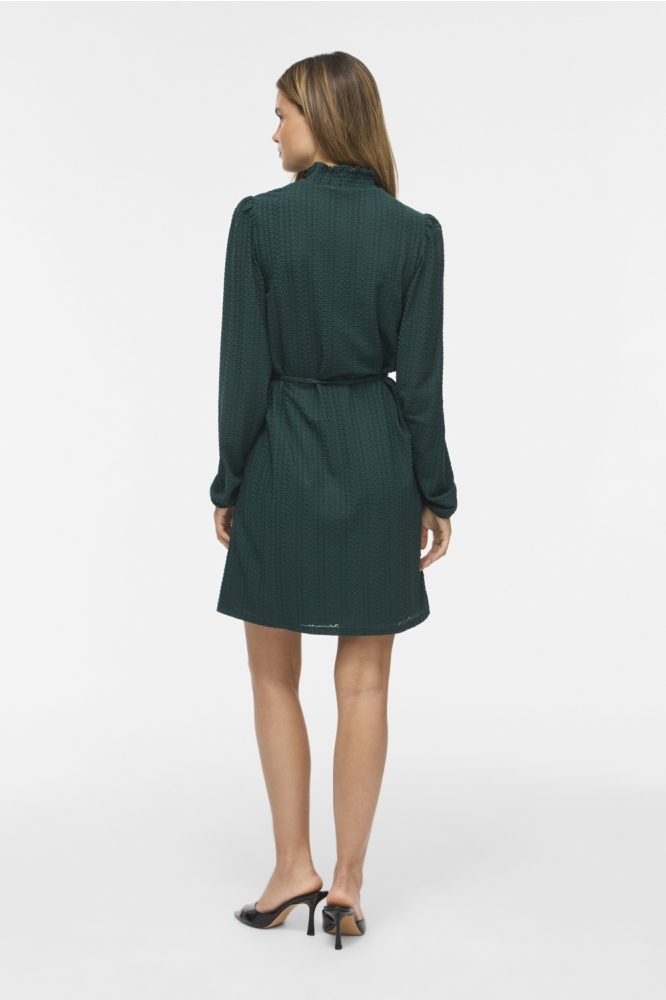 Vila groene dames jurk | Model achteraanzicht