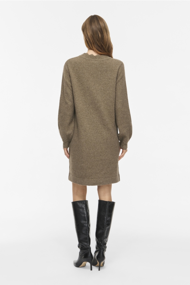 Vila camel dames jurk | Model achteraanzicht