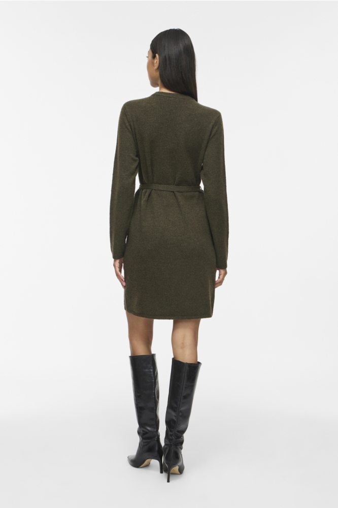 Vila groene dames jurk | Model achteraanzicht