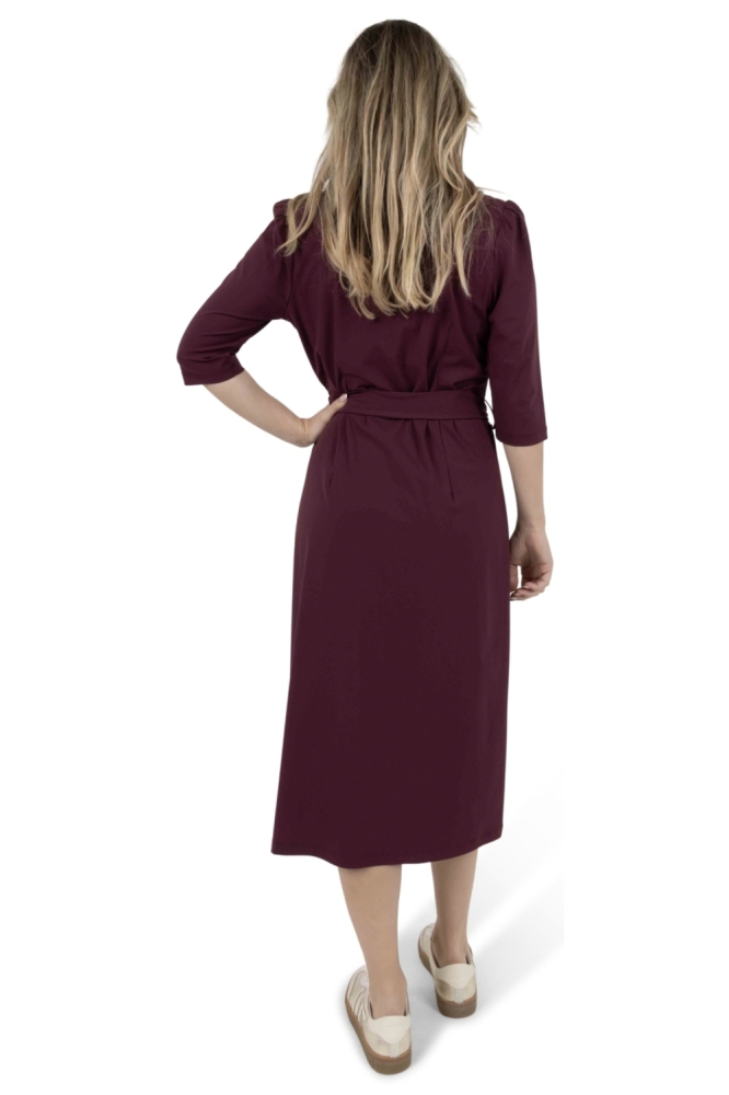 Zoso bordeaux dames jurk | Model achteraanzicht