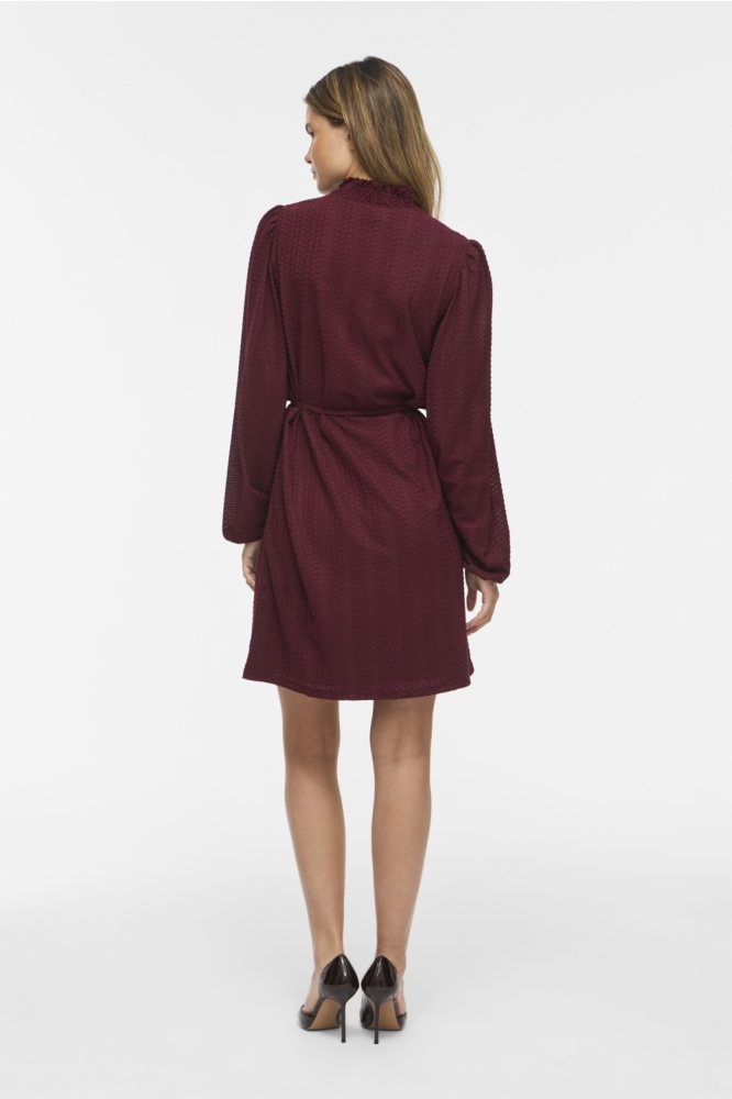 Vila bordeaux dames jurk | Model achteraanzicht