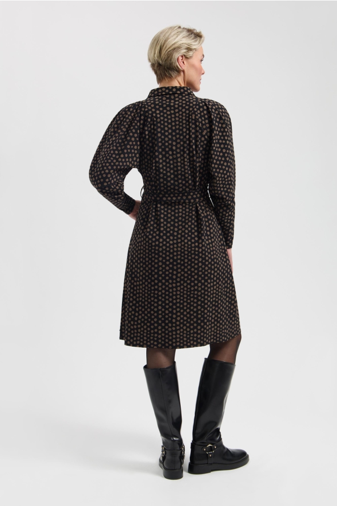 Lady Day zwarte dames jurk | Model achteraanzicht