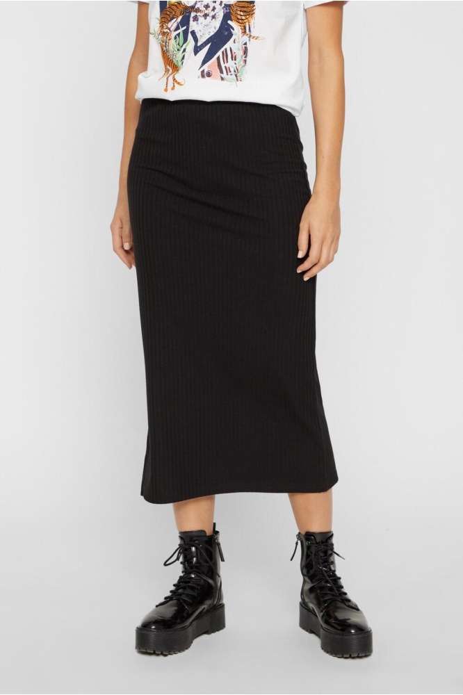 Pieces zwarte dames rok | Model vooraanzicht