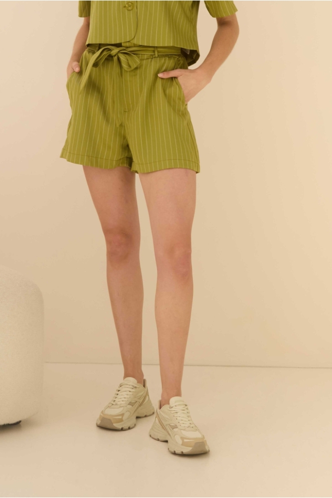 Lofty Manner groene dames korte broek | Model vooraanzicht