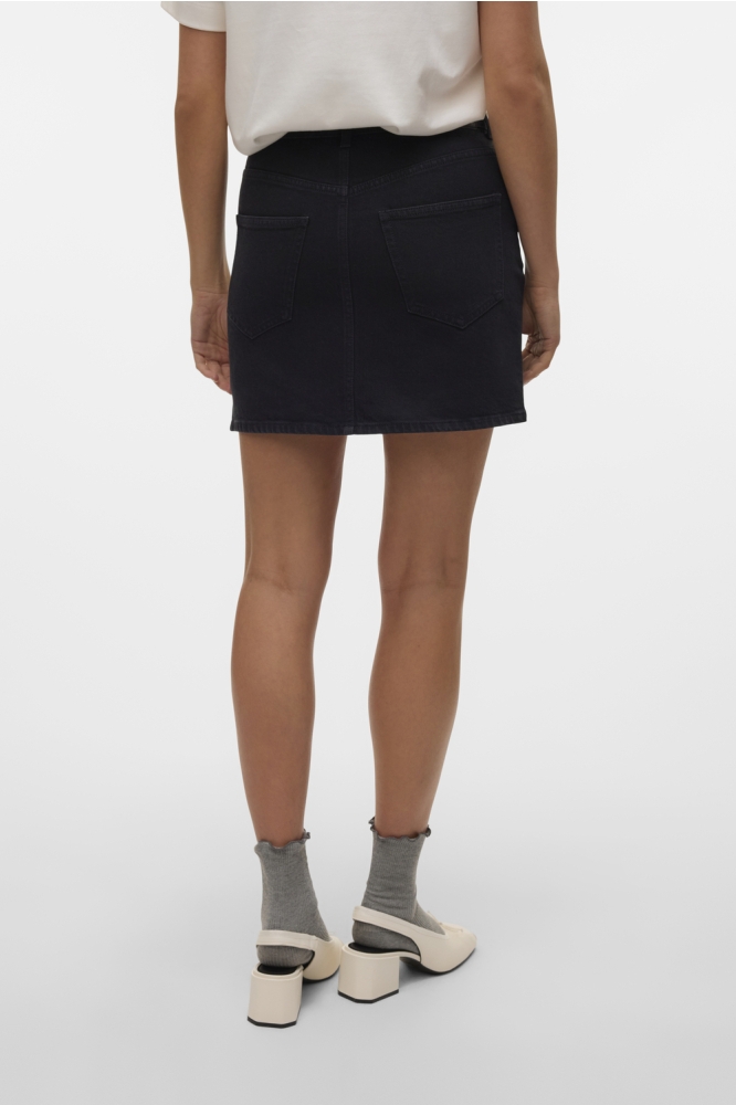 Vero Moda zwarte dames rok | Model achteraanzicht