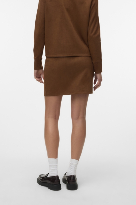 Vero Moda bruine dames rok | Model achteraanzicht