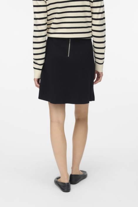 Vero Moda zwarte dames rok | Model achteraanzicht