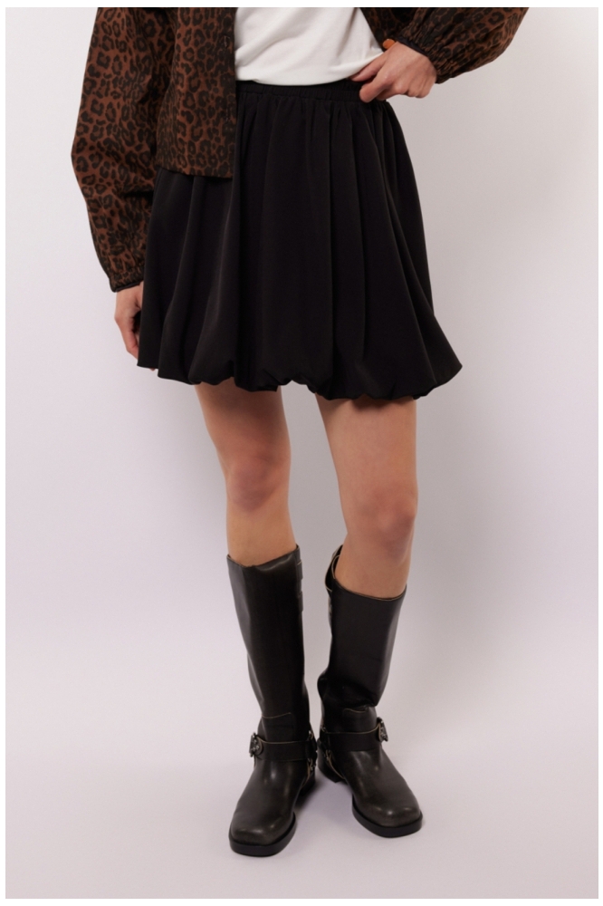 Fluresk zwarte dames rok | Model vooraanzicht