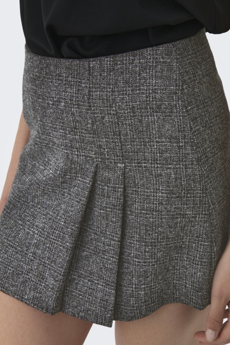 Jacqueline de Yong zwarte dames rok | Model vooraanzicht