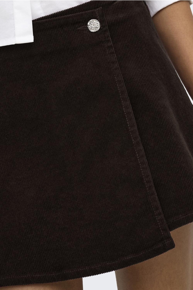 Only bruine dames korte broek | Close up