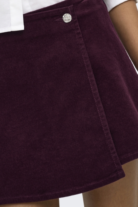 Only bordeaux dames korte broek | Close up