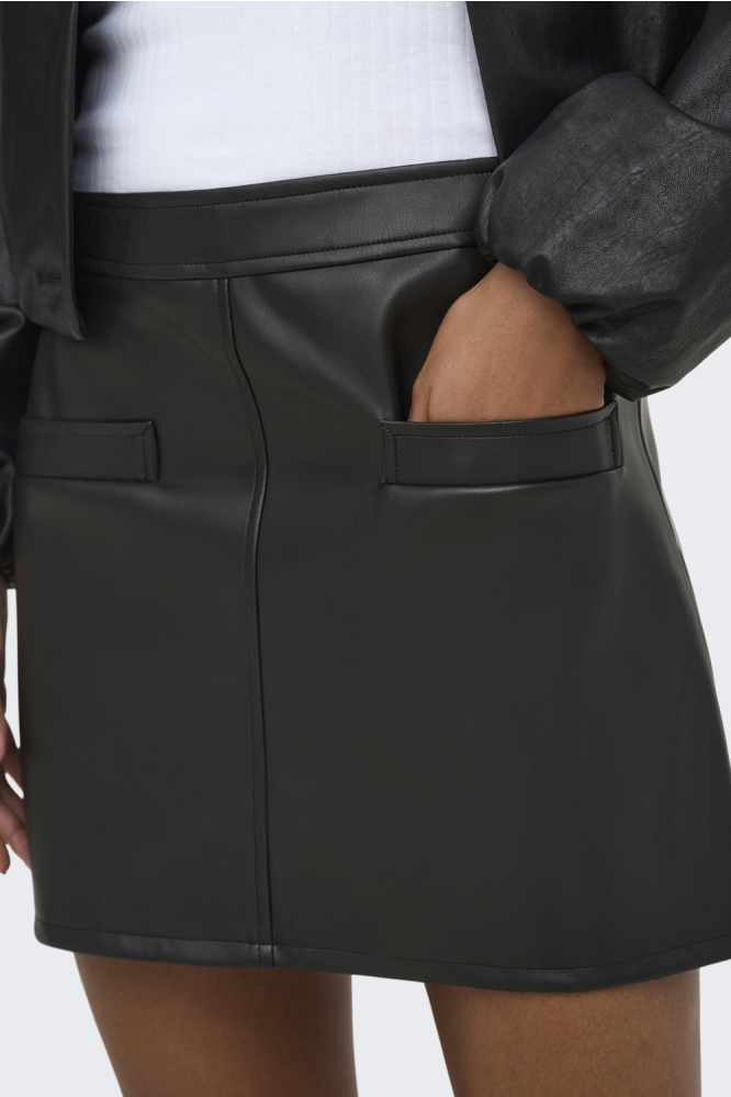 Only zwarte dames rok | Model vooraanzicht