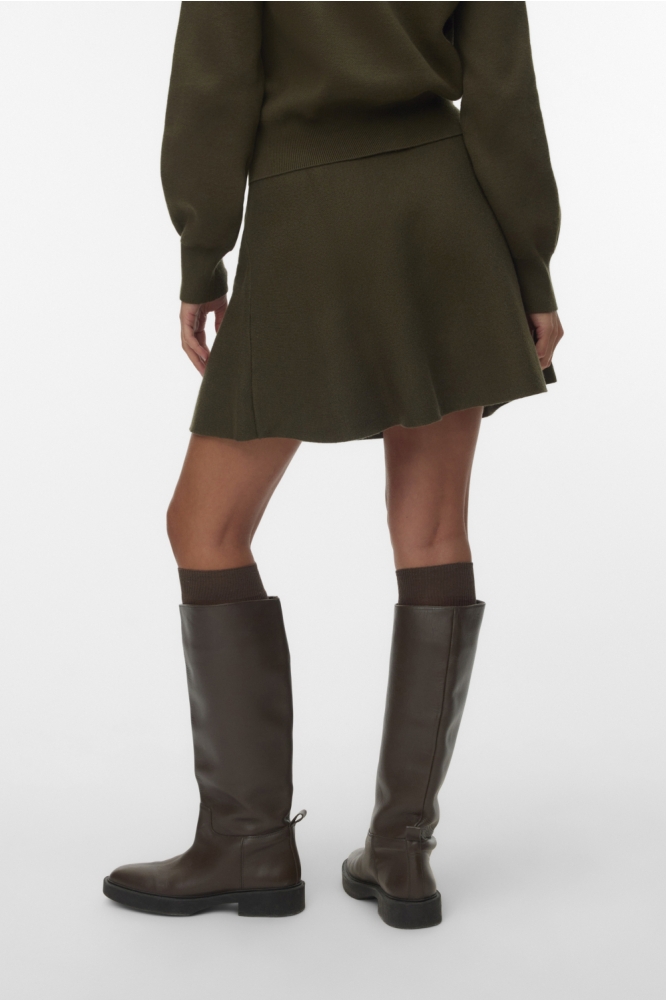 Vero Moda groene dames rok | Model achteraanzicht