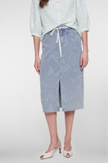 Geisha Rok MIDI ROK MET JACQUARD EN BLOEMDESSIN 66000 10 000830 BLEACHED DENIM