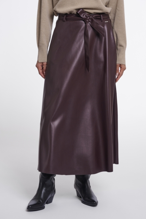 Rino & Pelle bruine dames rok | Model achteraanzicht