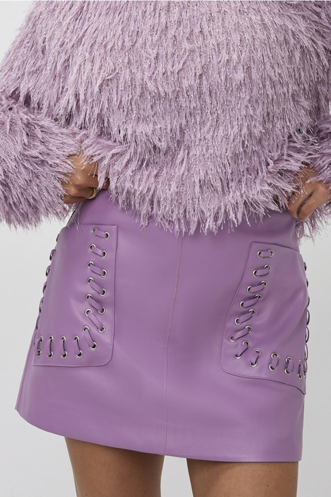 Studio Amaya paarse dames rok | Model vooraanzicht