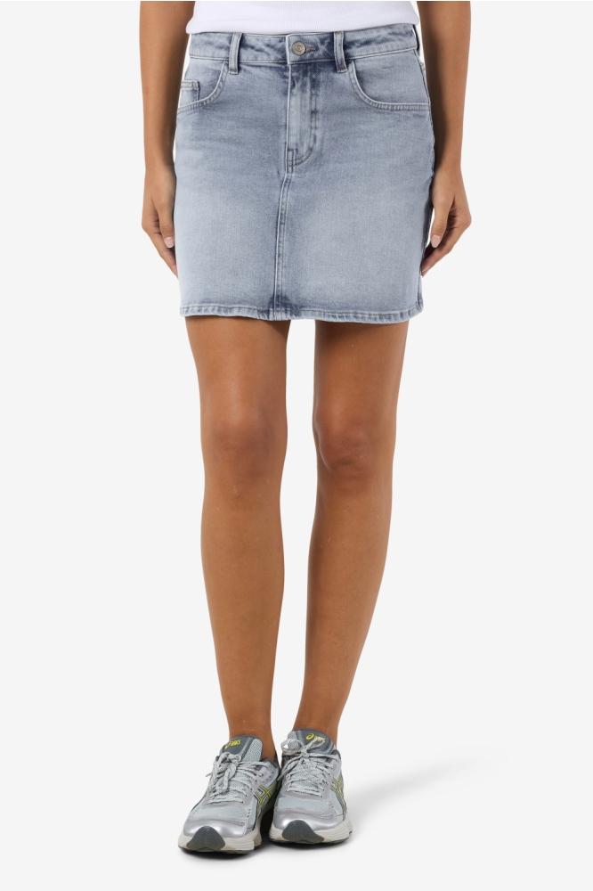 Noisy may blauwe dames rok | Model vooraanzicht