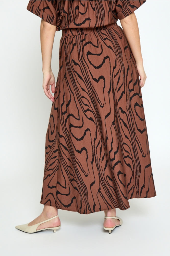 Peppercorn bruine dames rok | Model achteraanzicht