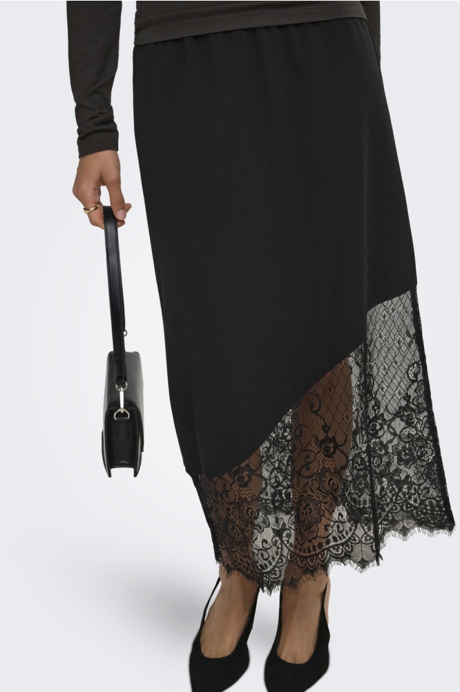 Jacqueline de Yong zwarte dames rok | Model vooraanzicht