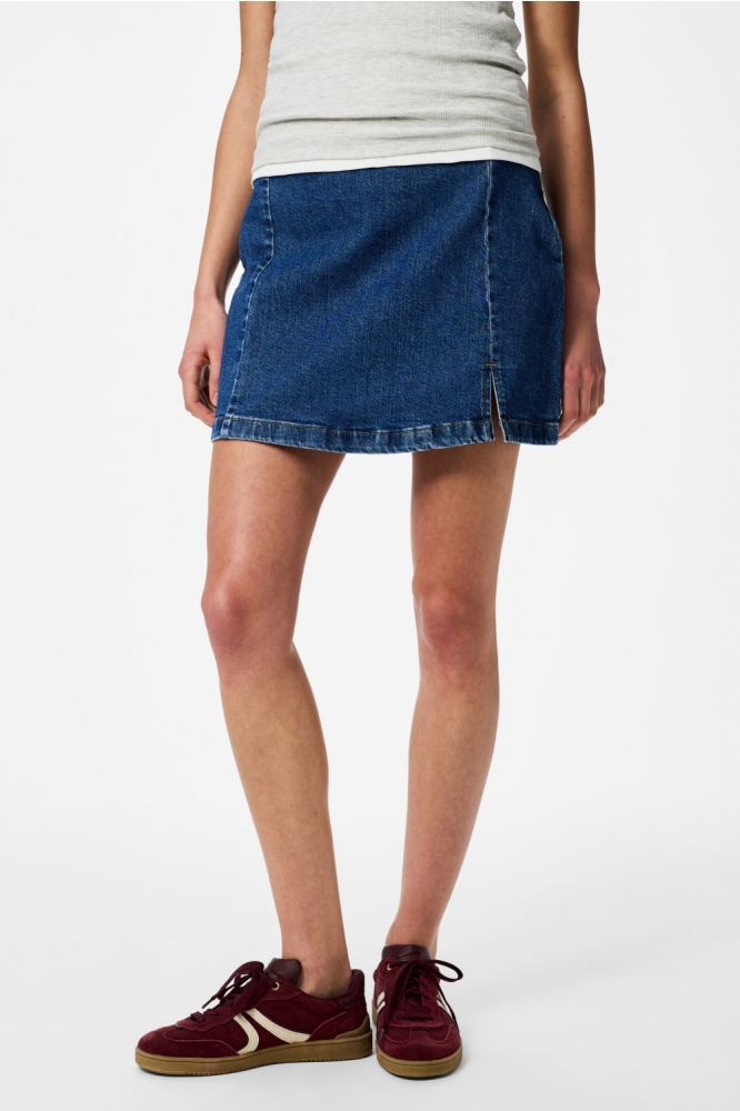 Pieces blauwe dames rok | Model vooraanzicht