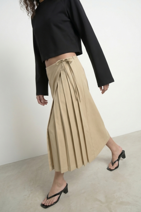 Hypedrop beige dames rok | Model vooraanzicht