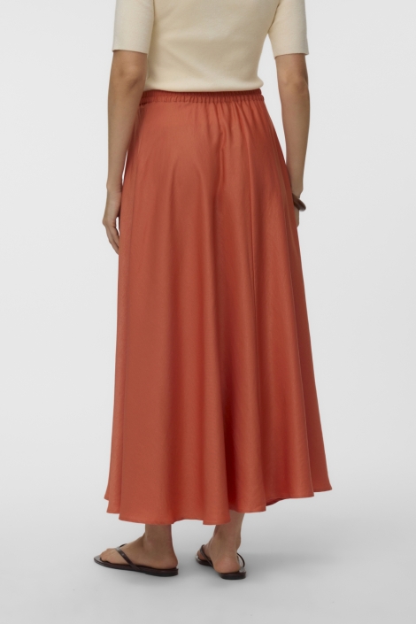 Vero Moda oranje dames rok | Model achteraanzicht