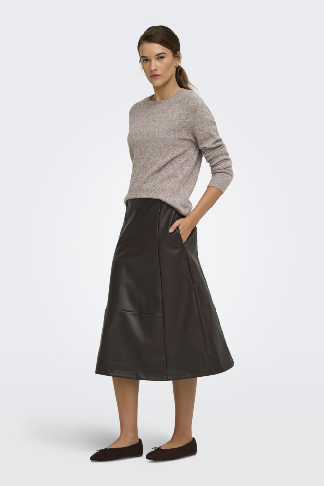 Only bruine dames rok | Model vooraanzicht