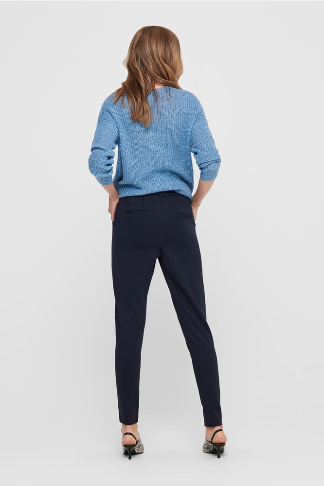 Only blauwe dames broek | Model achteraanzicht