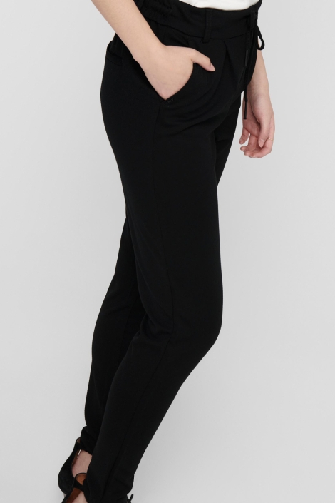 Only zwarte dames broek | Model zijaanzicht